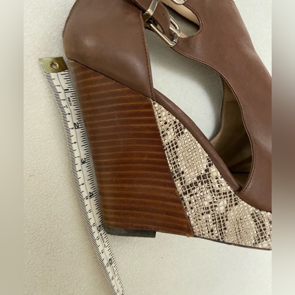Vince Camuto platform wedge - Picture 7 of 11